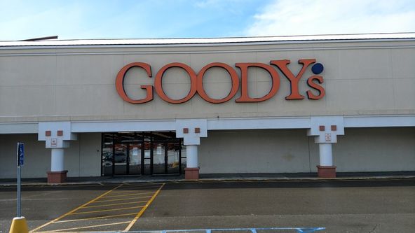 New Castle Plaza: 427-525 S Memorial Dr, New Castle, IN 47362